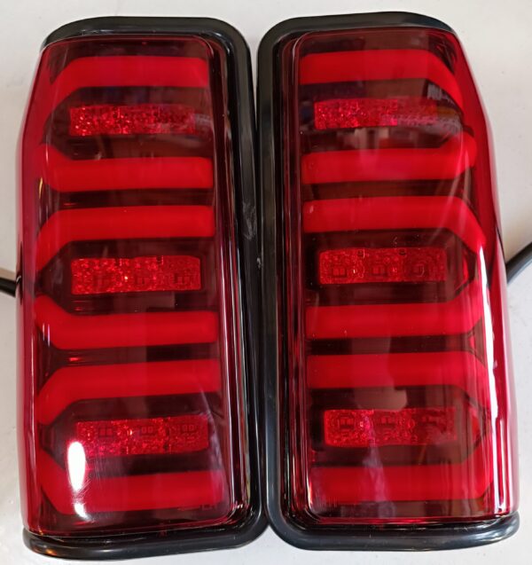 چراغ عقب اسپرت نیسان وانت طرح فورد تمام قرمز برند گروه تولیدی شاهین جفتی